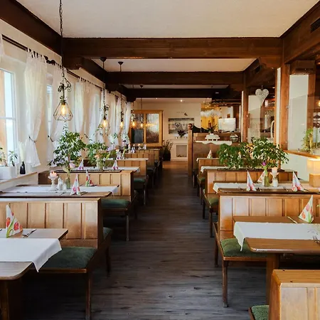Landgasthof Zur Linde Han/Misafirhane Heimbuchenthal
