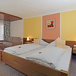 Landgasthof Zur Linde Herberg 3*